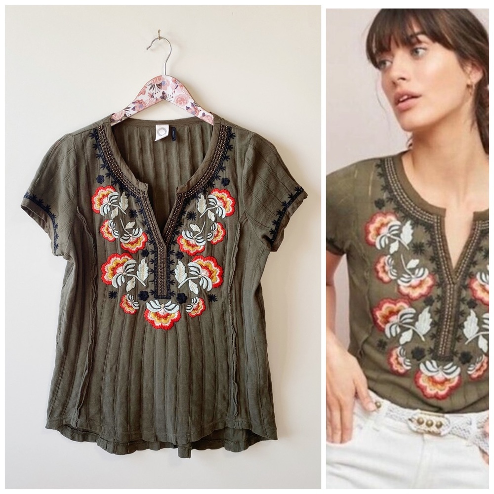 Anthropologie AKEMI + KIN Dandelion Embroidered Green Shirt Top Medium